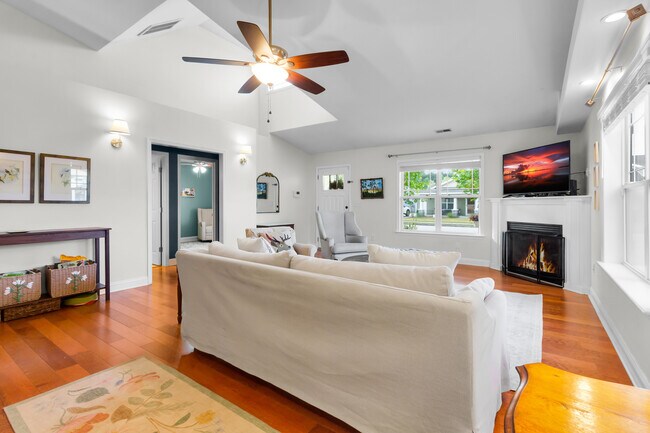 Building Photo - 117 Craftsman Dr