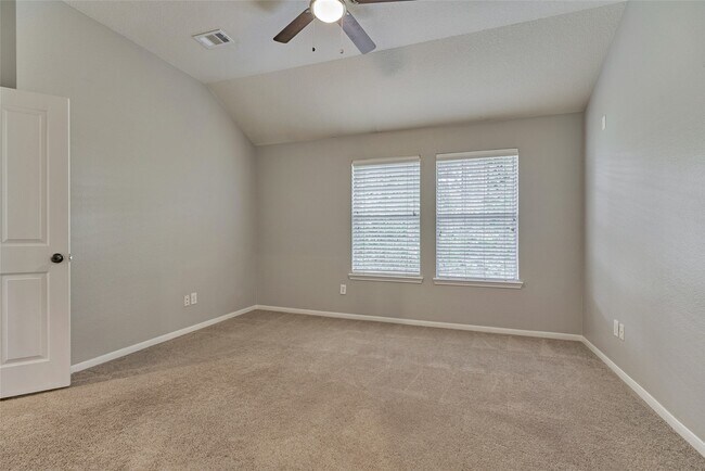 Building Photo - 25 Scarlet Woods Ct