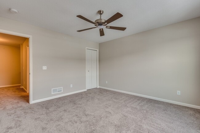 Building Photo - END UNIT townhome available July 01 $1825.00