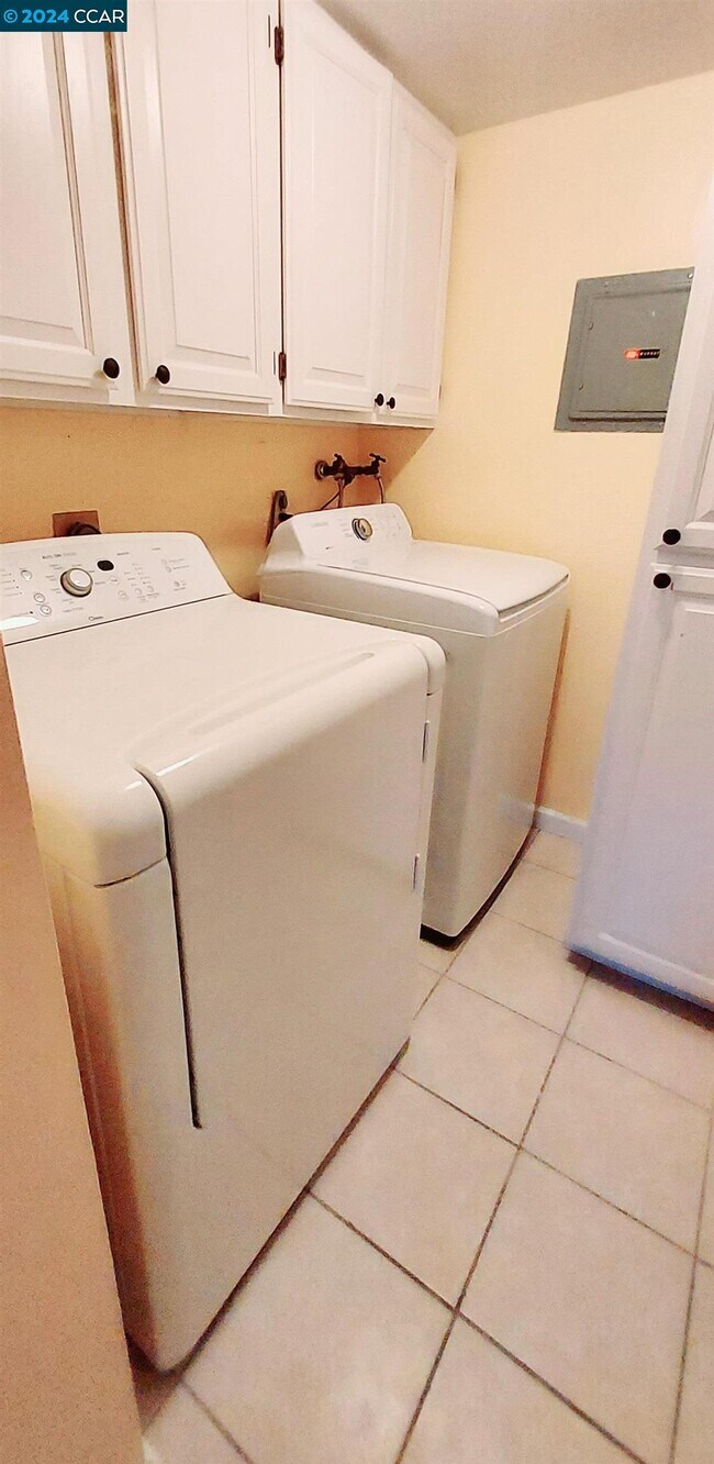 Building Photo - 3262 Marlene Dr