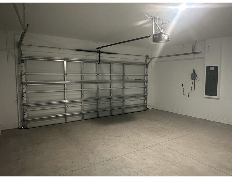 Garage - 10588 Farm Hill Ave