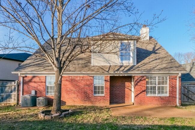 Building Photo - 2960 Woodland Ash Cove