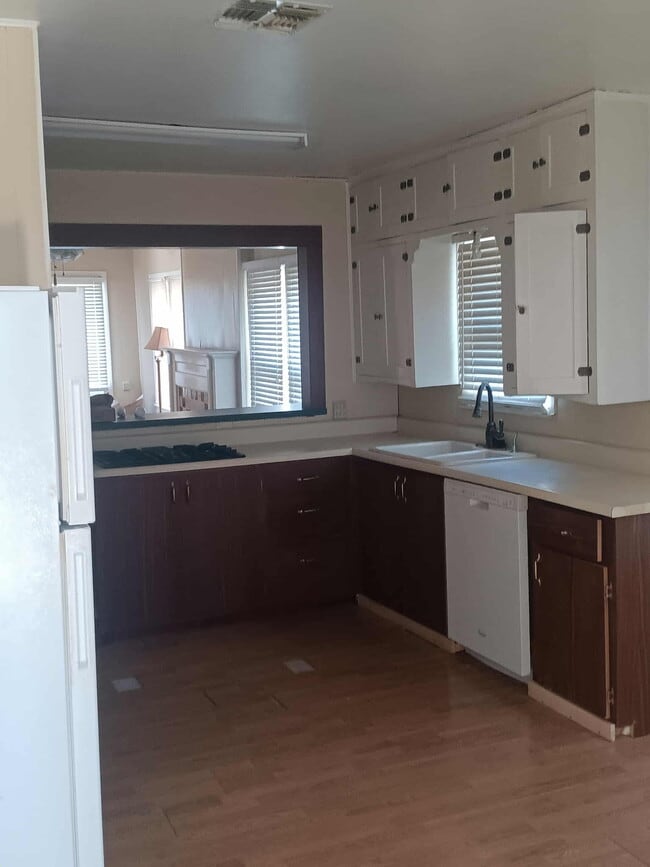 Primary Photo - 612 S 9th St