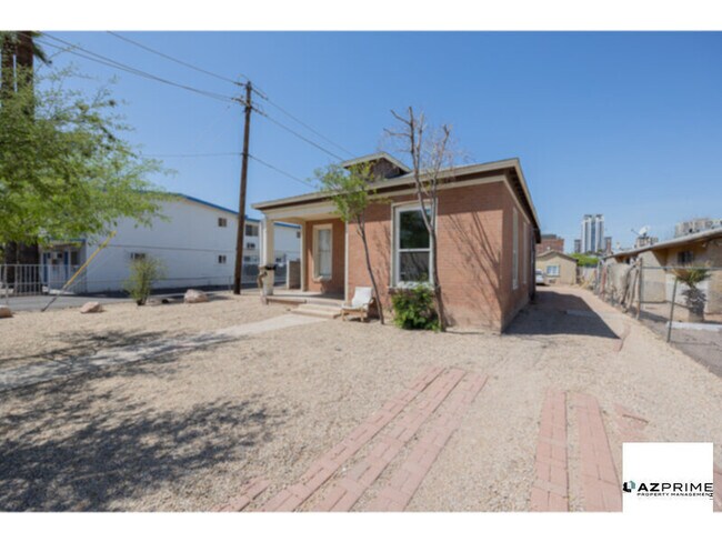 Building Photo - $500 OFF FIRST MONTH'S RENT MOVE IN SPECIA...
