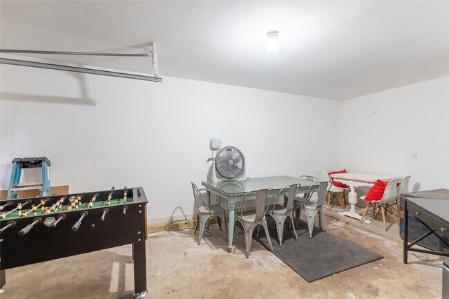 Building Photo - 14510 Henry Calfee Dr