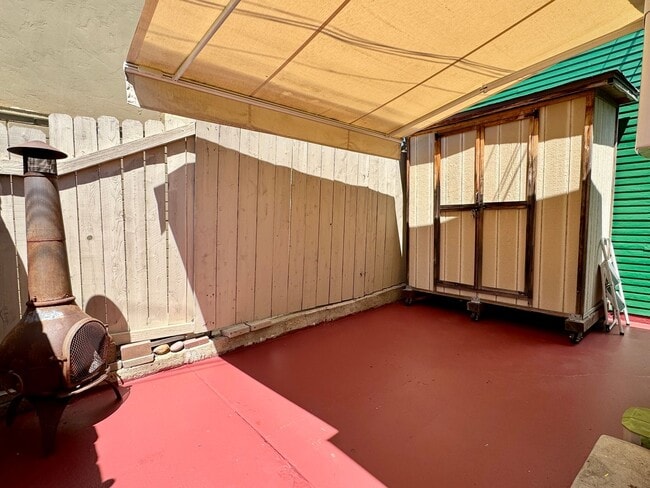 Building Photo - Charming Upgraded 2 Bedroom Cottage w/Cent...