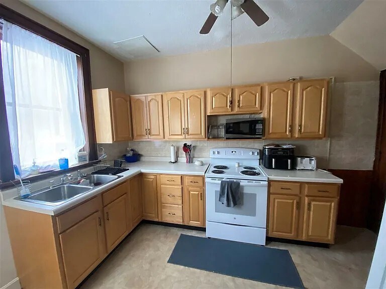 Kitchen - 510 7th St