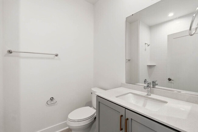Building Photo - Bloomingdale Townhome | 3 Bed + Den | 3.5 Bath | 1,800 Sf | Large Private Rooftop Deck & Balcony ...