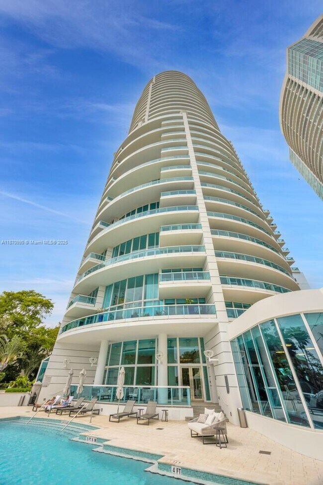 Building Photo - 2127 Brickell Ave