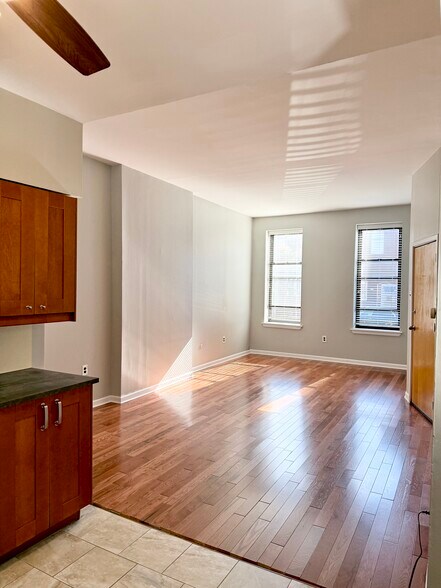 Building Photo - 1217 Snyder Ave