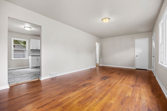 Building Photo - 2408 26th St