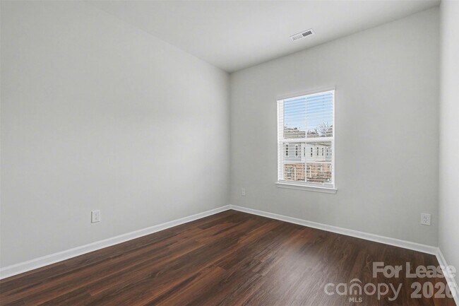 Building Photo - 10016 Hemingway Pl