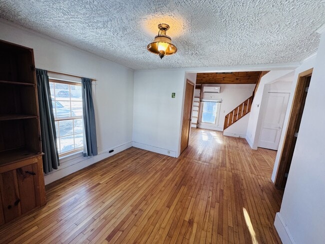 Building Photo - 240 Pine St