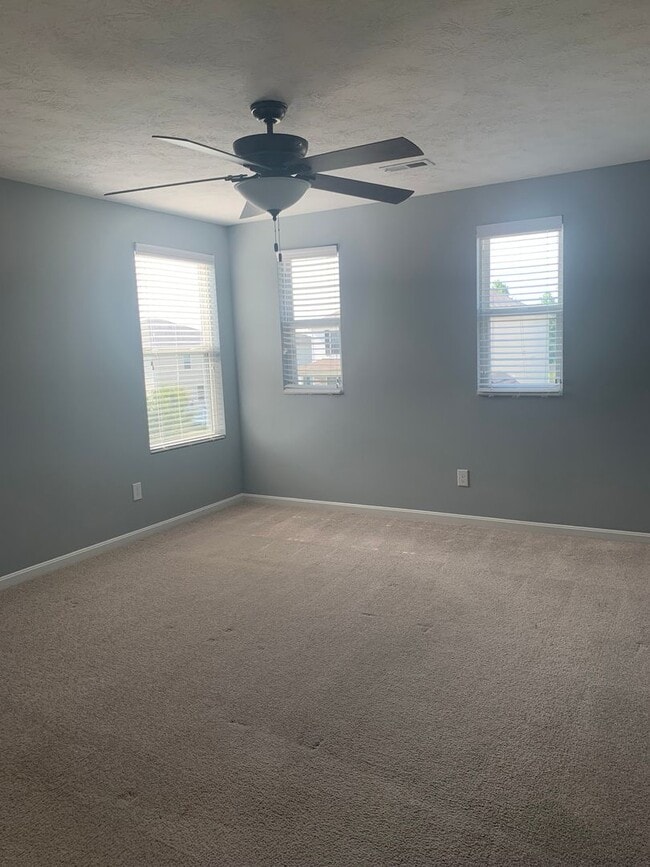 Building Photo - 3 Bedroom in Jeffersontown - Hanover Trace
