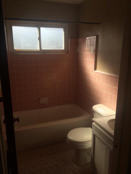 Building Photo - 15130 Fenkell Ave