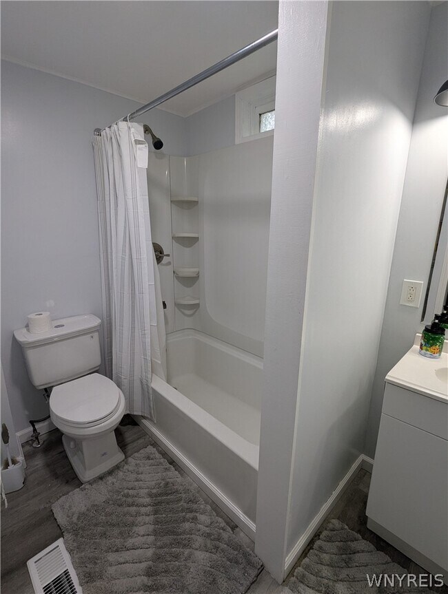 Building Photo - 102 17th St