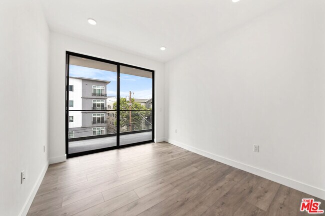 Building Photo - 11013 Hartsook St