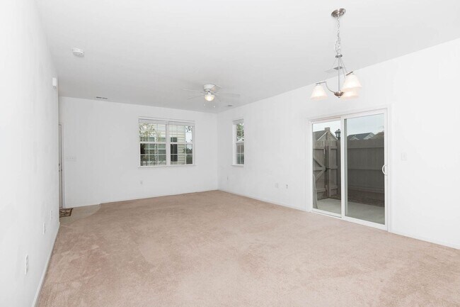Building Photo - Spacious Condo in Spence Crossing