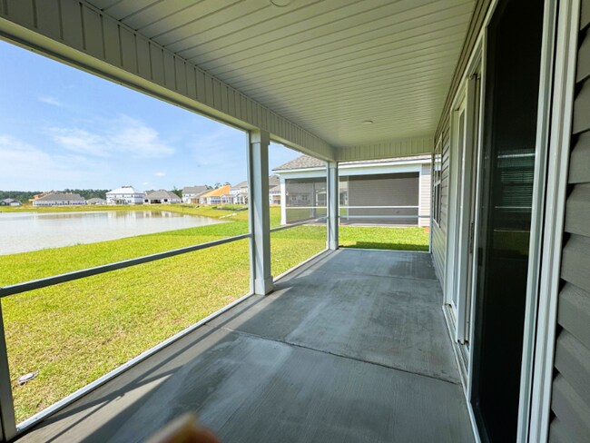 Building Photo - 811 Ireland Dr