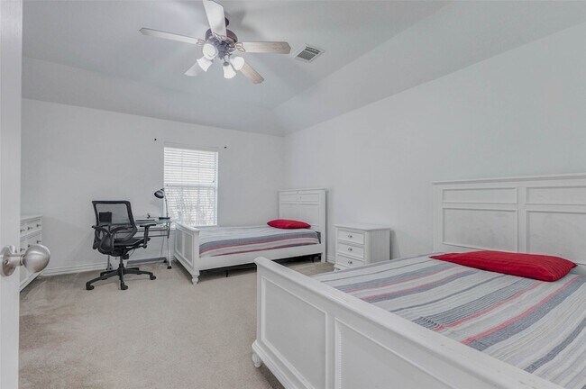 Building Photo - 26511 Cresent Cove Ln