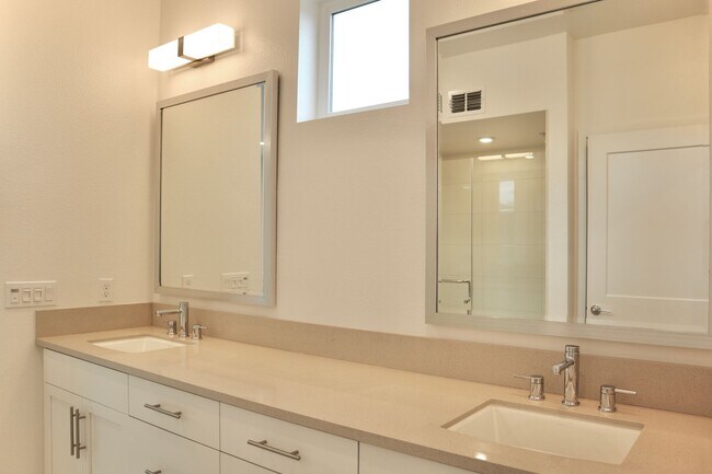 Building Photo - Modern 3-Bed Condo Near Warm Springs/South Fremont BART Station