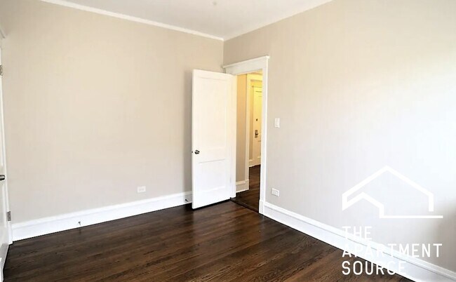 Building Photo - 1437 W Carmen Ave