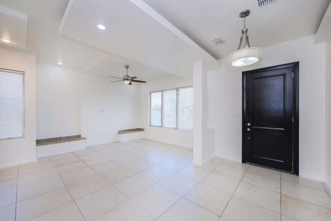 Building Photo - 2319 Palos Lp