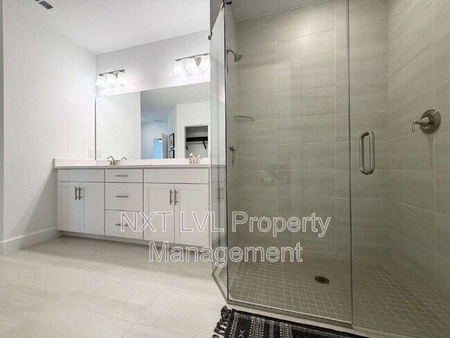 Building Photo - 16570 Ridgeview Cir