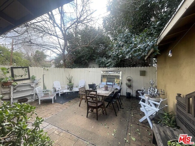 Building Photo - 14942 Dickens St