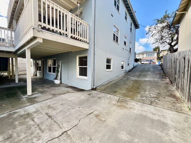 Building Photo - 2 bedroom 1 bathroom downtown Monterey apartment coming soon!