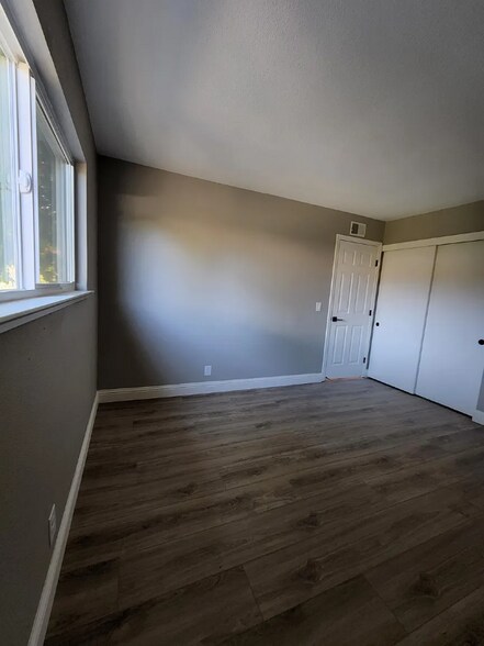 Building Photo - 440 Willamette Dr