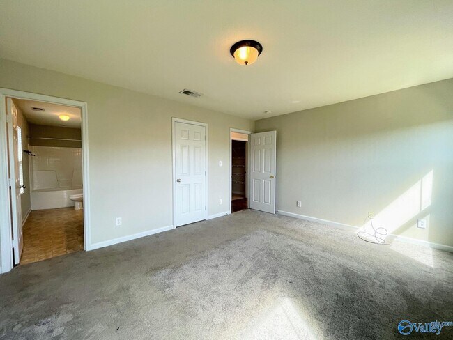 Building Photo - 3412 Castlecreek Dr SW