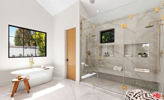 Building Photo - 2565 Patricia Ave