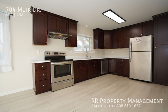 Building Photo - 704 Muir Dr