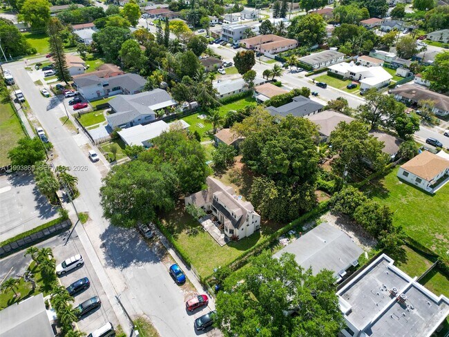 Building Photo - 1238 NE 112th St