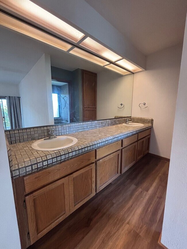 Building Photo - Large 2 bedroom 2.5 bathroom Bennett Valley Home with community pool and views