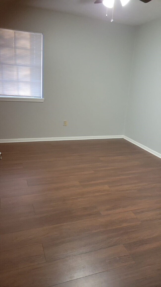 Building Photo - 5703 Green Timbers Dr