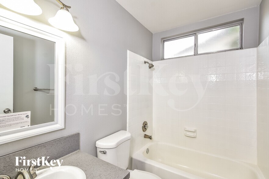 Building Photo - 1613 Amboy Dr