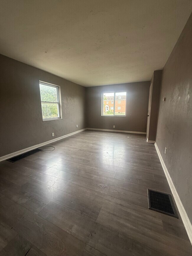 Building Photo - 411 Rayburn