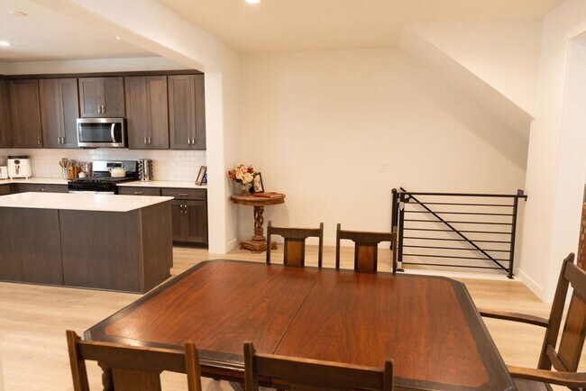 Building Photo - 638 Autumn Ash Cir