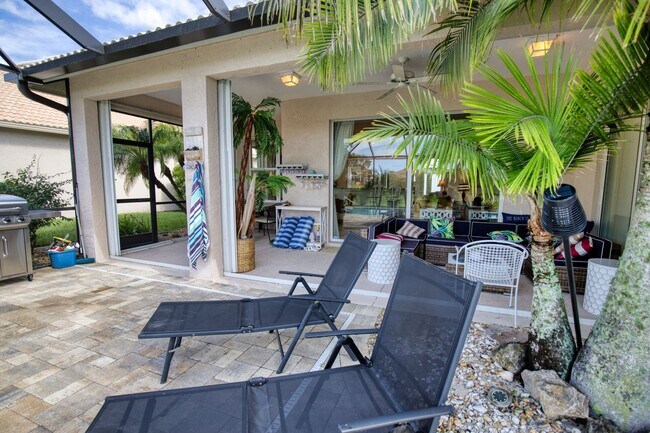 Building Photo - Seasonal Short-Term Single Family Pool Home in Pelican Pointe Golf & Country Club!