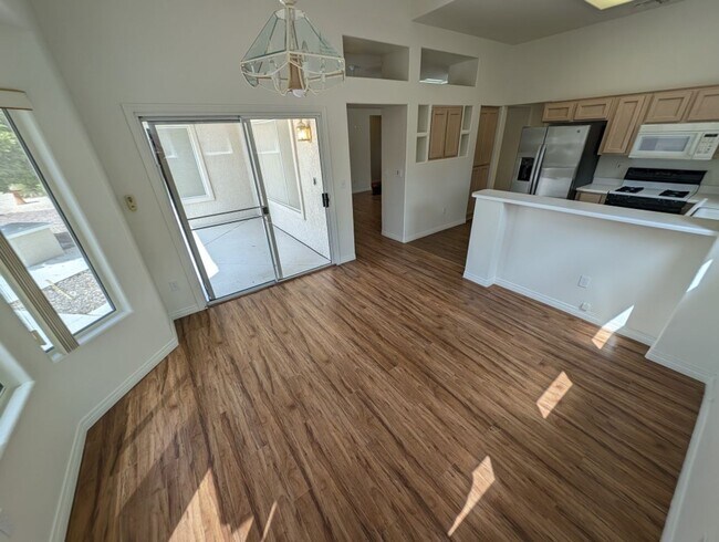 Building Photo - 2829 Vista Butte Dr