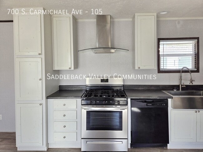 Building Photo - 700 S Carmichael Ave