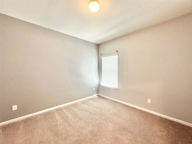 Building Photo - 25323 Lisburn Dr