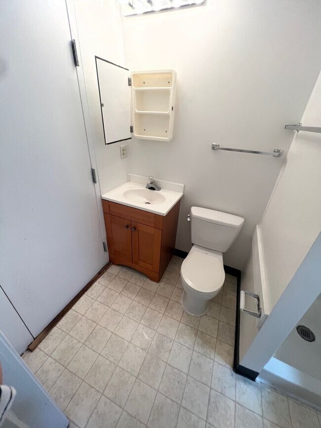 Building Photo - 7 Bedroom located Downtown Ann Arbor