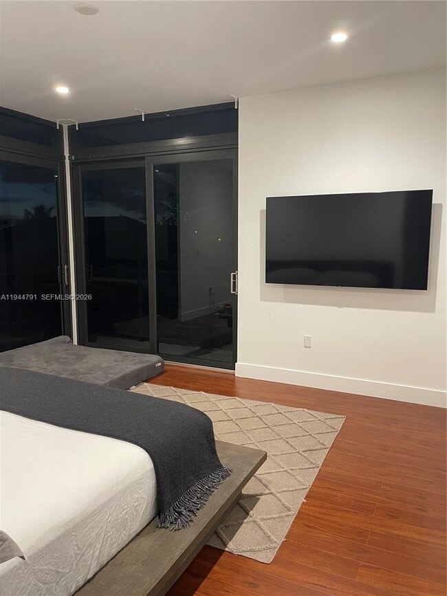 Building Photo - 909 NE 16th Terrace