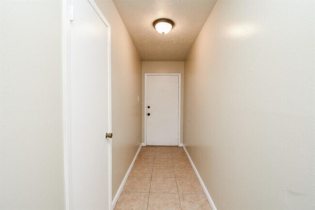 Building Photo - 15222 Morning Dove Dr