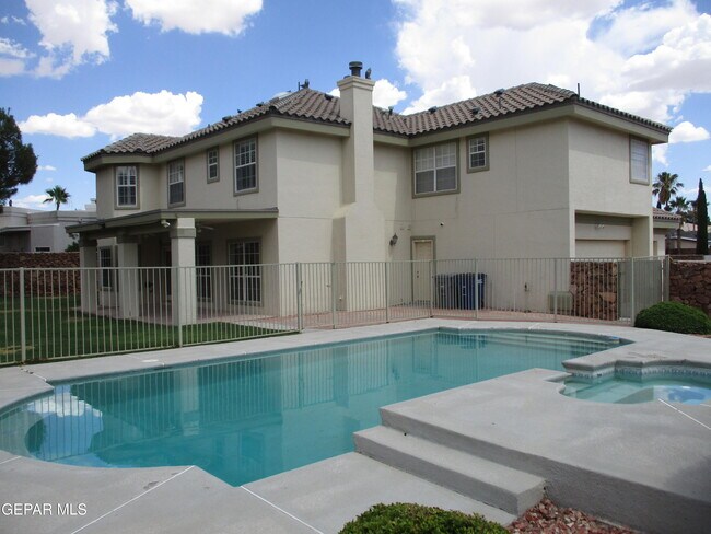 Building Photo - 2030 Paseo Del Prado Dr