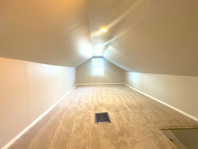 Building Photo - Recently Renovated 3-Bedroom Home in South City!