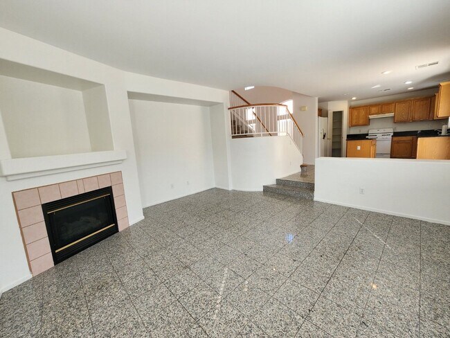 Building Photo - Stunning Five Bedroom home in Shadow Hills.